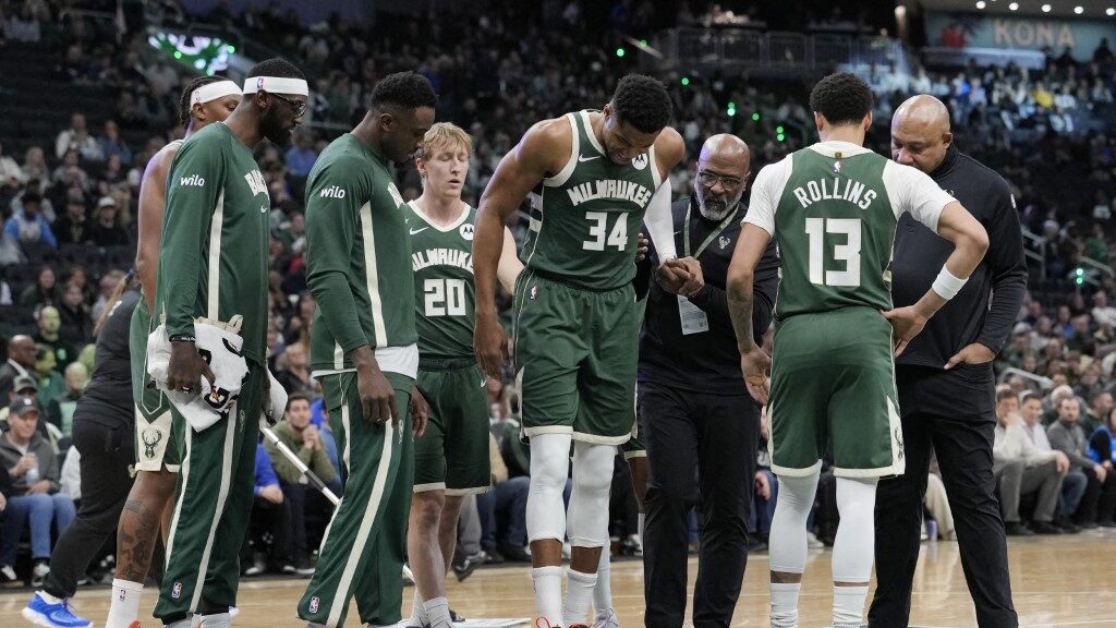 NBA: Giannis Antetokounmpo injured in right calf