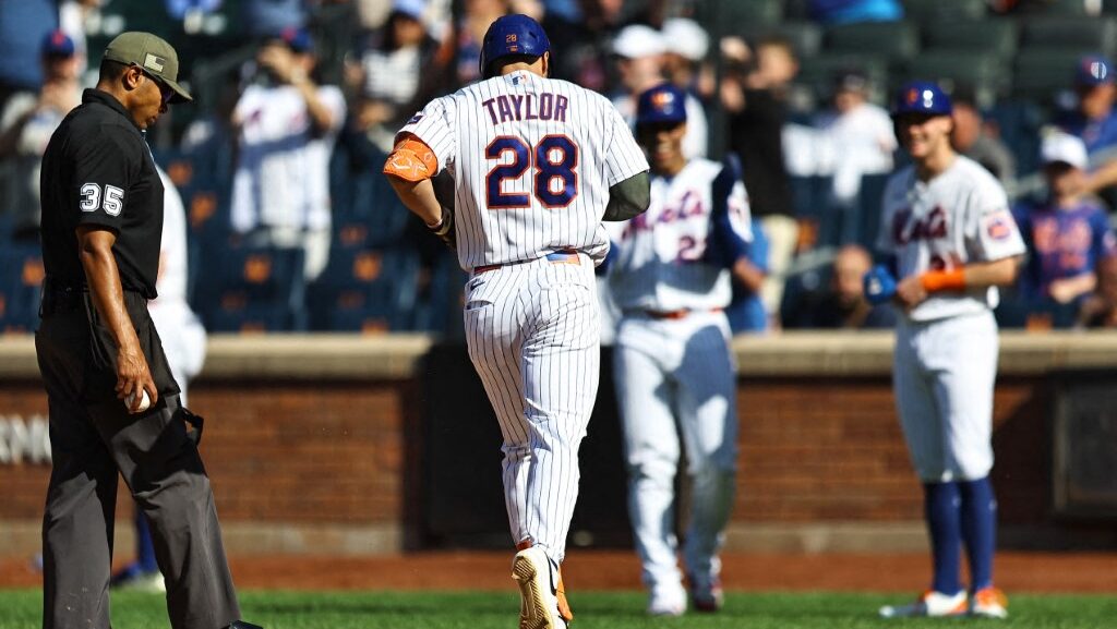 MLB - A night not seen since 1983: the Mets pull off a rare extra-inning feat.