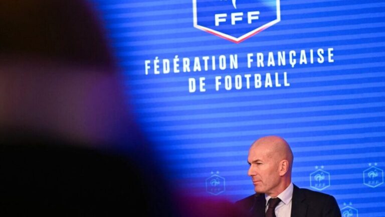 Football : The FFF unveils the new France team logo !