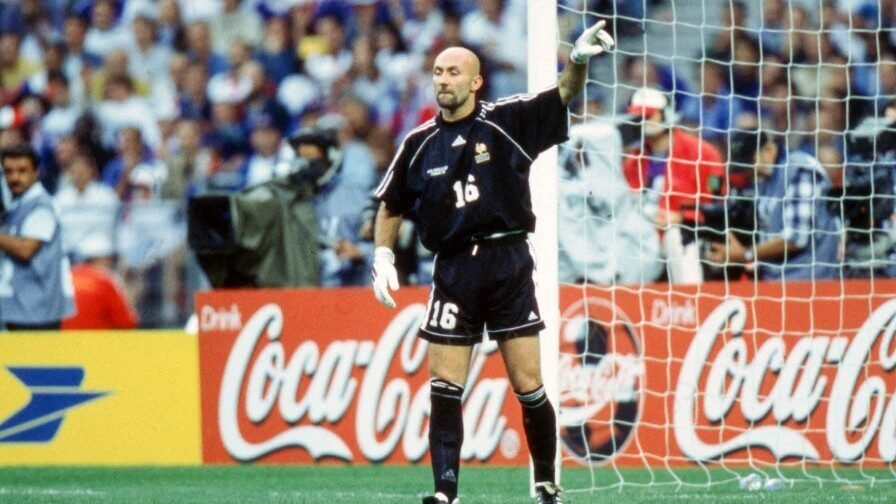 France : Fabien Barthez joins the staff !