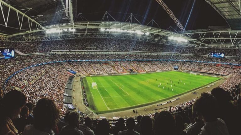 Charlton Athletic beat West Ham 2-1 at the London Stadium in the Championship