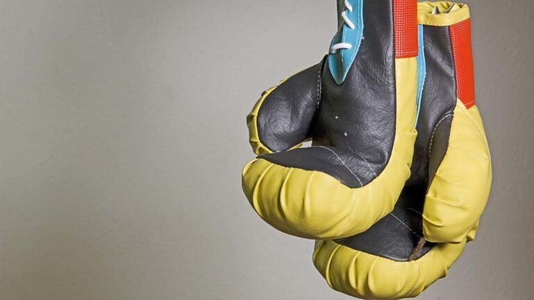 Boxing: Zepeda outpoints Roach to claim vacant WBC title